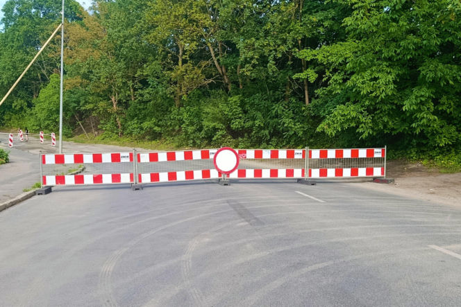 Ulica Starkiewicza zamknięta po awarii wodociągu