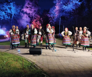 Dawne słowiańskie obrzędy ożyły w Parku Aleksandria w Siedlcach. Zespół Chodowiacy zaprezentował widowisko „Kupalnocka”