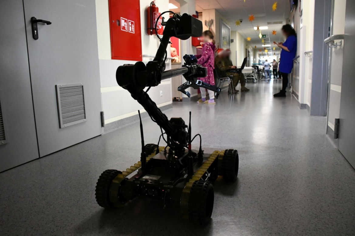 Policyjni kontterroryści pomagają Mikołajowi 