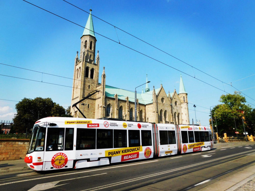 Na tramwajach hasło o "uożartym kierowcy"