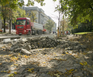 Zminejszyli parking pod szpitalem
