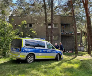 Makabryczne odkrycie po zawaleniu dachu. Tajemnicze zwłoki pod Otwockiem