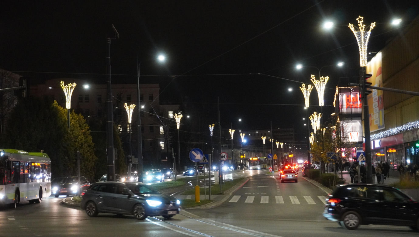 Olsztyn rozświetliły świąteczne iluminacje. Stare Miasto i centrum zachwycają!
