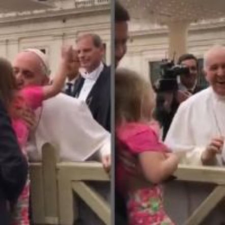 Papież Franciszek rozbawiony do łez. 3-latka skradła mu piuskę!