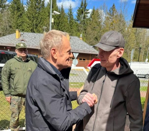 Andrzej Poczobut wyszedł na wolność. Donald Tusk pokazał wyjątkowe zdjęcie
