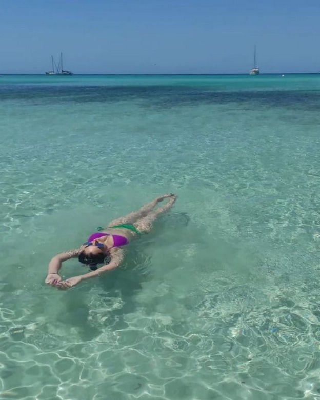 Adriana Kalska w bikini na wakacjach