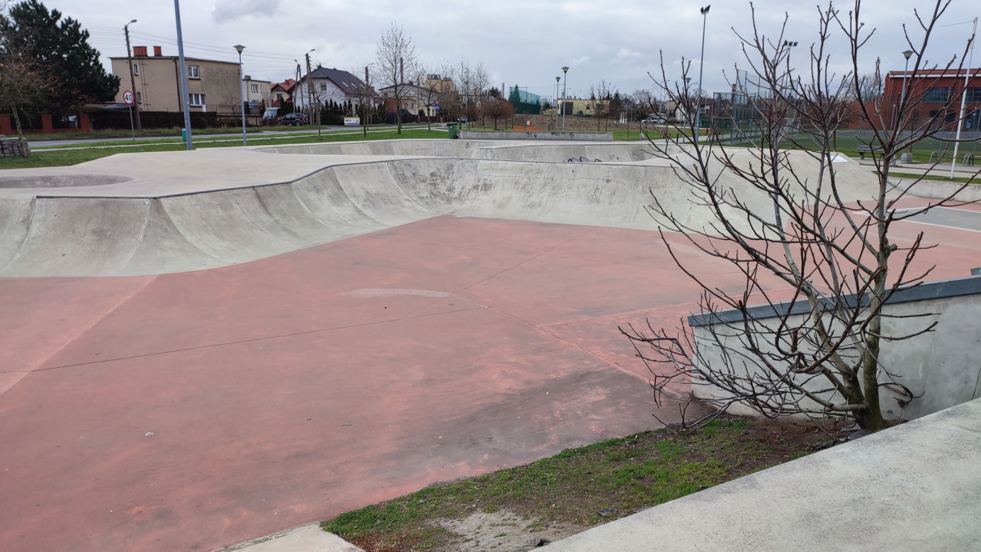 Skateplaza pęka