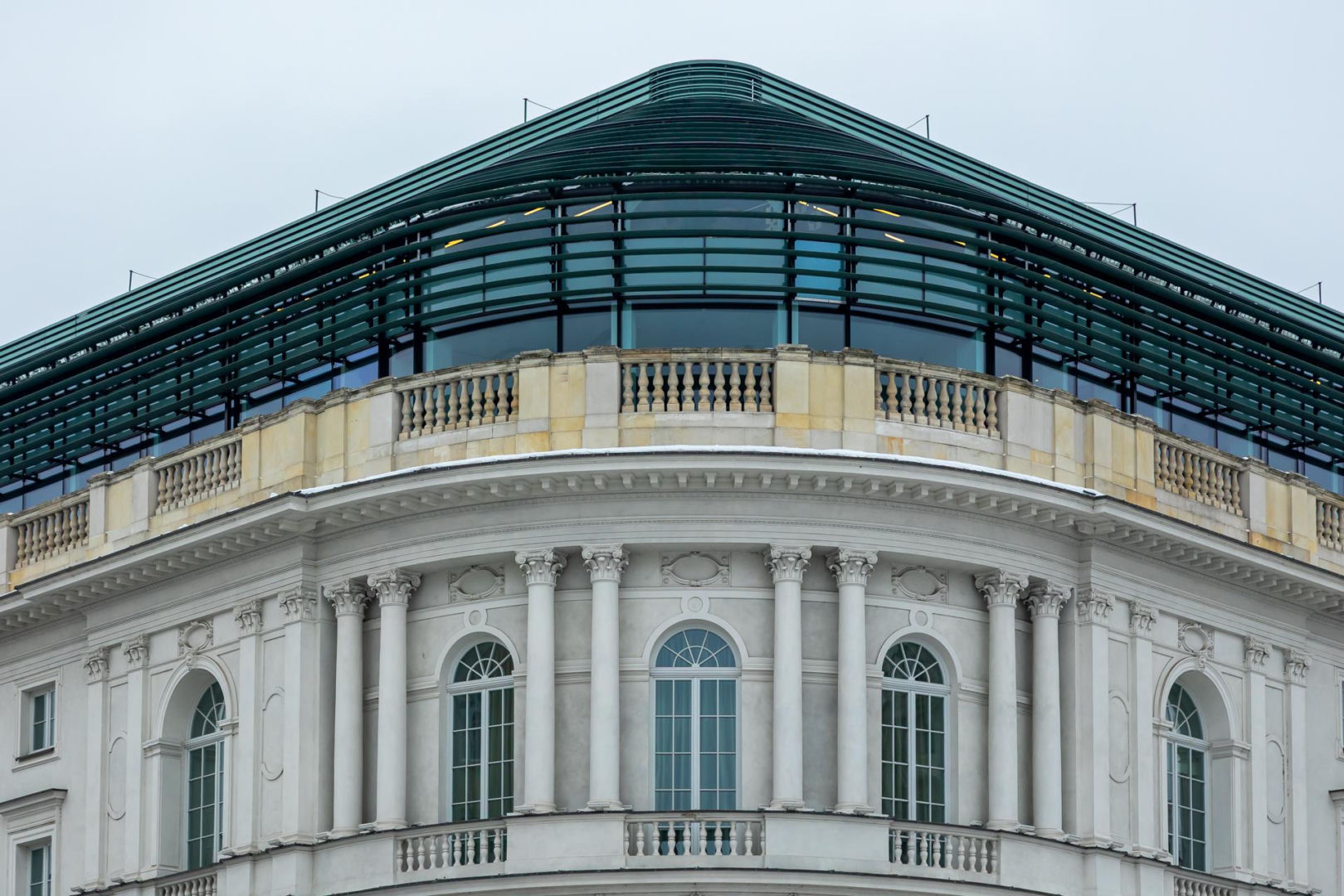 Hotel Europejski działa obecnie pod nazwą Raffles Europejski Warsaw