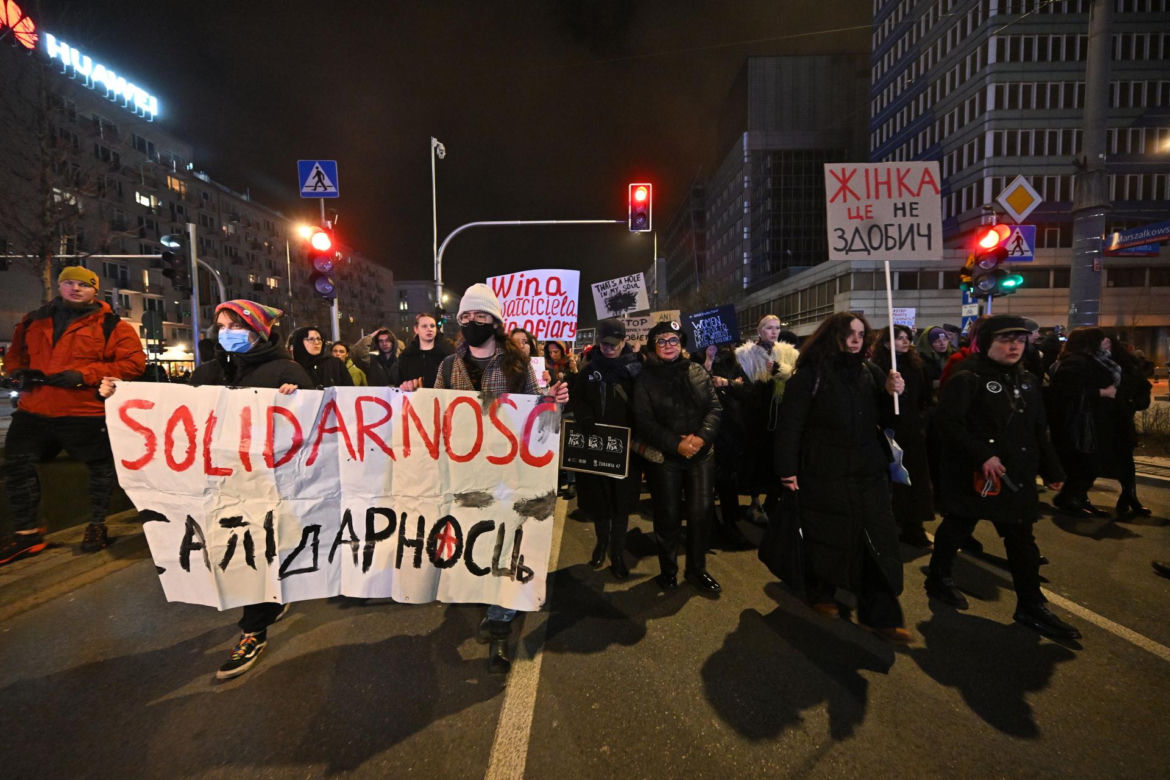 Cichy marsz po śmierci 25-letniej Białorusinki. „Miałaś na imię Liza. Niestety miałaś, nie żyjesz”