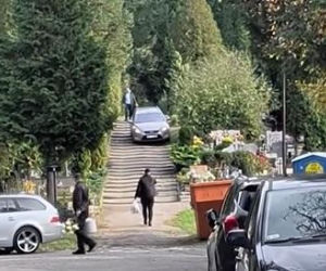 Wjechał samochodem na cmentarz i wybrał zaskakującą trasę