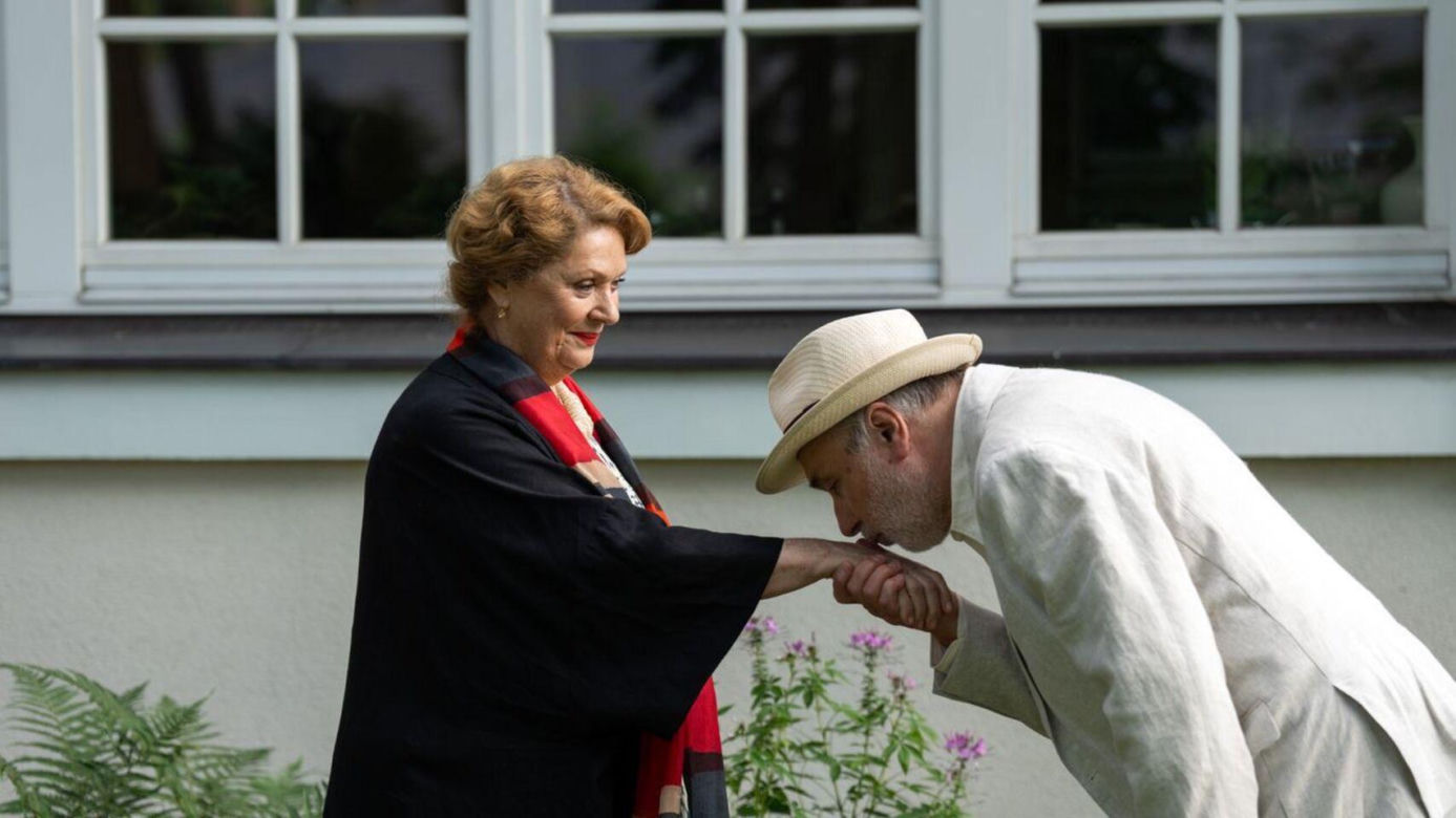 Barwy szczęścia odc. 3084. Józefina Rawiczowa (Elżbieta Jarosik), Andrzej Zastoja-Modelski (Leon Charewicz)