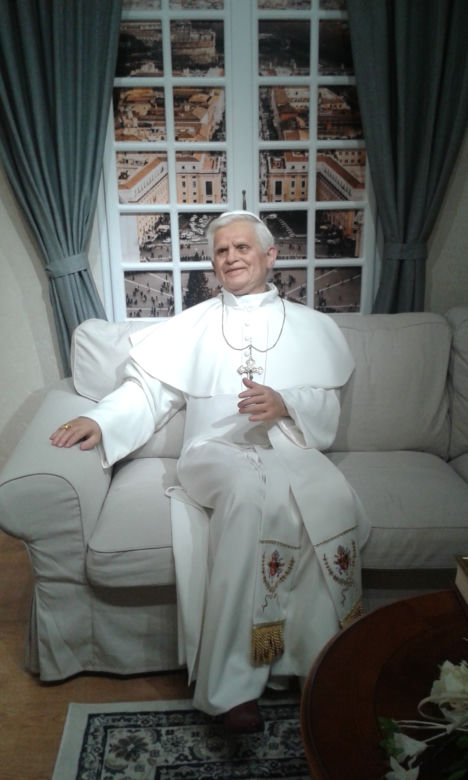 Papież Franciszek i Benedykt XVI w Krakowie! Można ich spotkać w muzeum figur woskowych [AUDIO, ZDJĘCIA]
