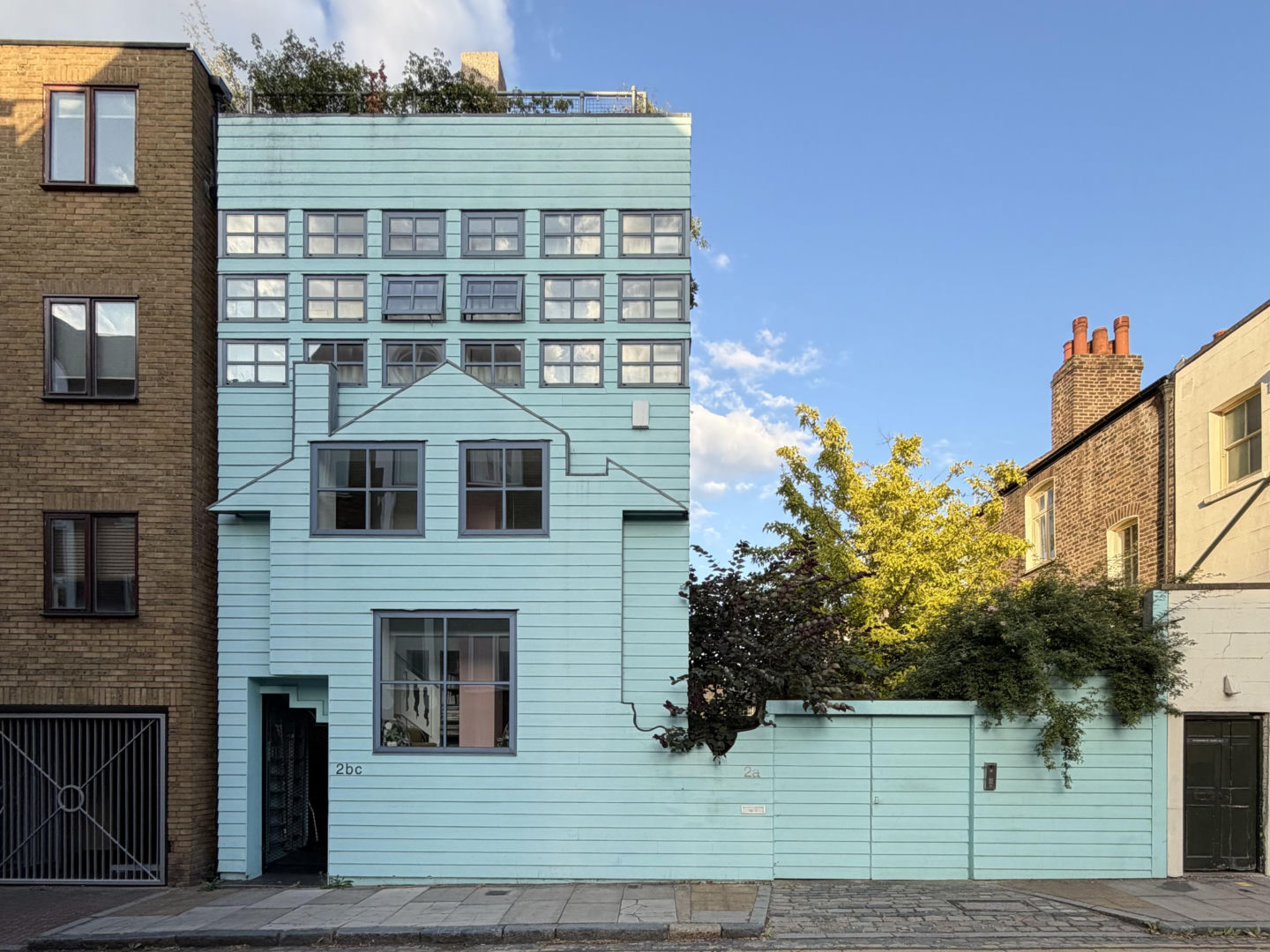 Blue House w Londynie od FAT