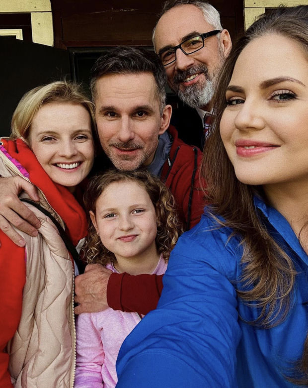 M jak miłość. Weronika (Ewelina Kudeń-Nowosielska), Pola (Hanna Nowosielska), Anita (Melania Grzesiewicz), Kamil (Marcin Bosak), Werner (Jacek Kopczyński)