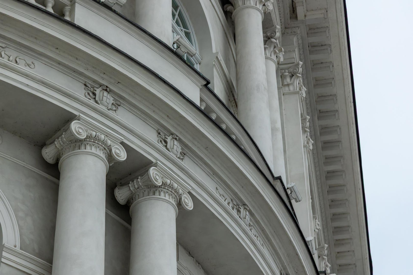 Hotel Europejski działa obecnie pod nazwą Raffles Europejski Warsaw