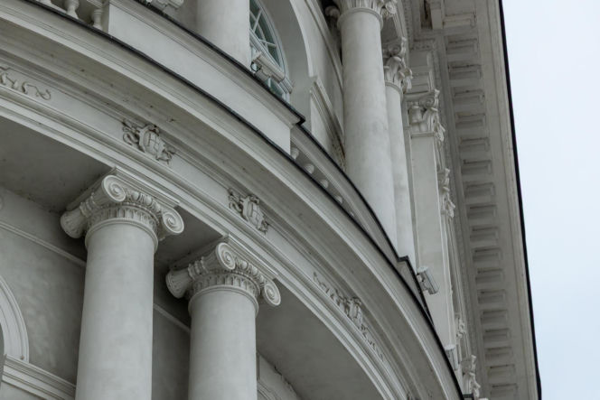 Hotel Europejski działa obecnie pod nazwą Raffles Europejski Warsaw