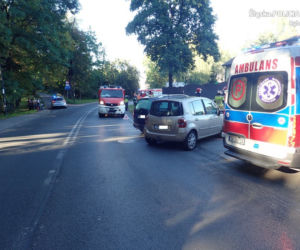 Groźny wypadek na skrzyżowaniu w Rybniku. Ranny 54-latek trafił do szpitala 
