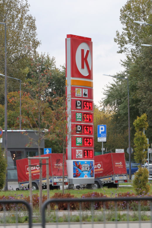 Stacja paliw na Bemowie