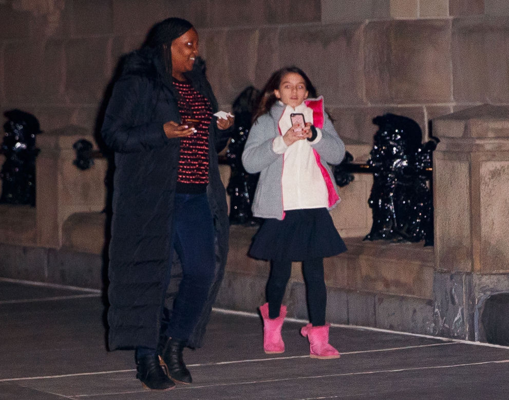 Suri Cruise z nianią