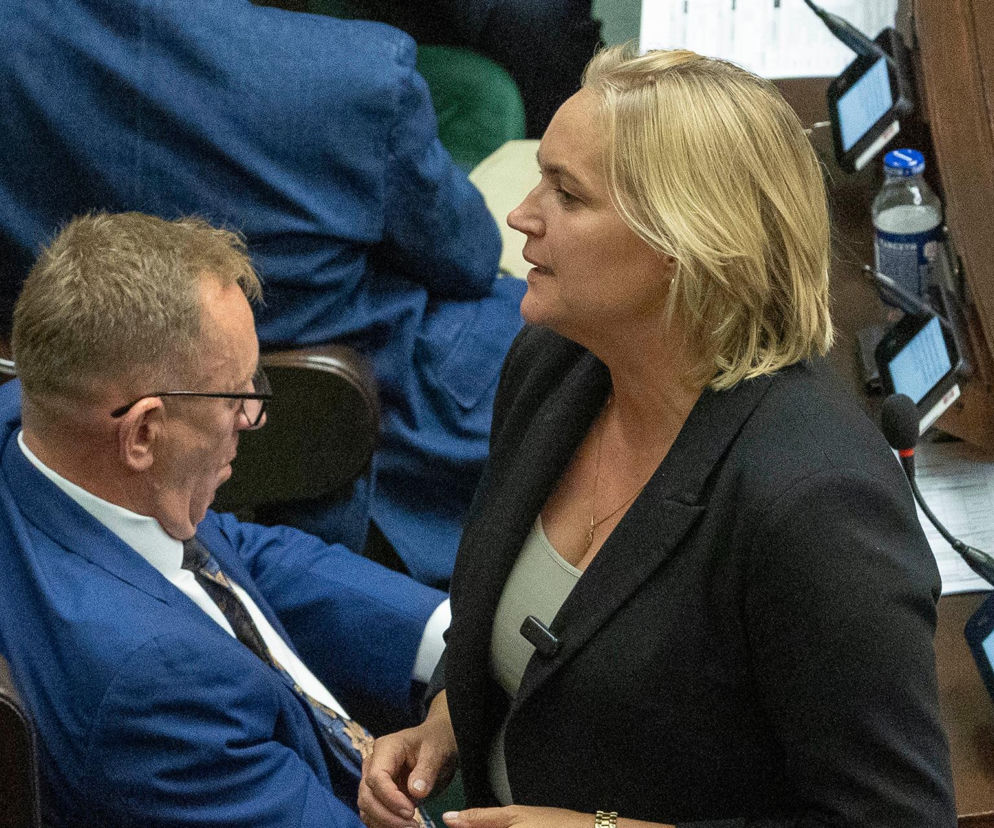 Posłanka Dominika Chorosińska podczas obrad Sejmu. O wynikach sondy na temat jej zachowania przeczytasz na SE.