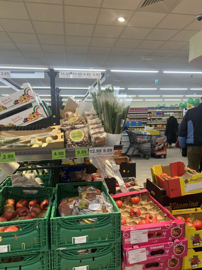 Pierwszy sklep Dino w Warszawie - dzień otwarcia