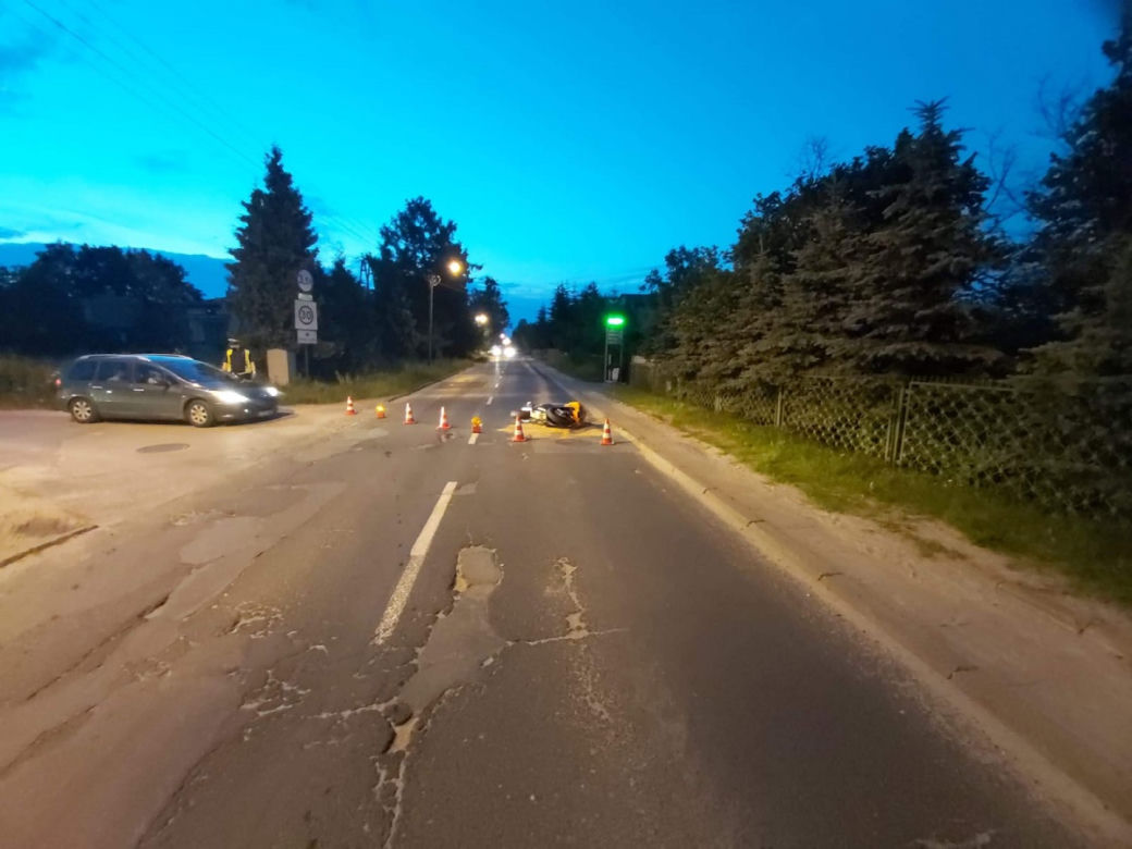 Motocyklista nie posiadał prawa jazdy, za to miał sporo promili