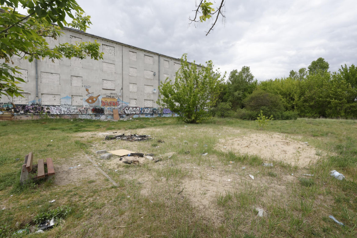 „Czarnobyl” Warszawy zniknie z mapy. „Smród, fetor i grzyb”. Tak wyglądało życie w „13 dzielnicy”