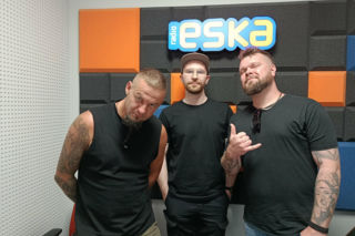Mudslinger zagra na jednej scenie z Pidżama Porno