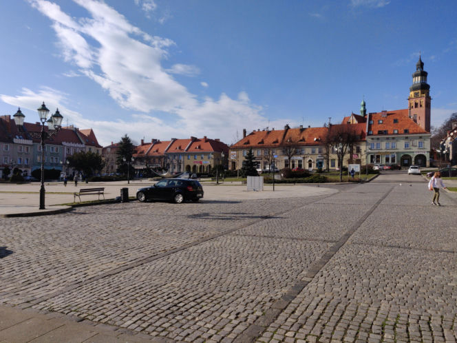 To miasto ma jeden z najstarszych rynków na Śląsku. Zachwyca zabytkowymi kamienicami i ratuszem