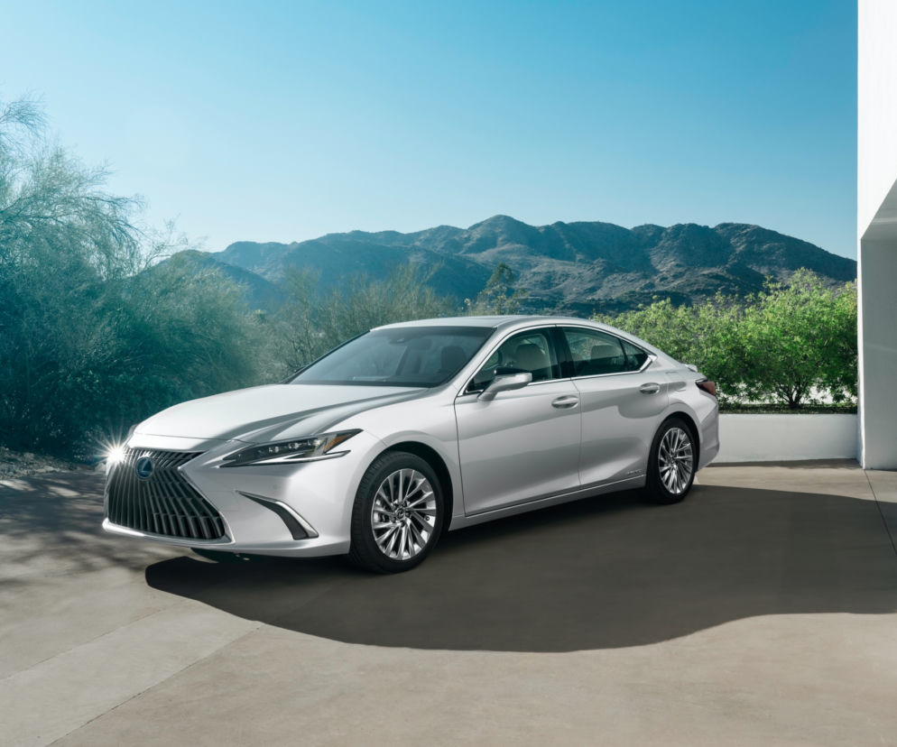 Lexus ES 300h (lifting 2021)