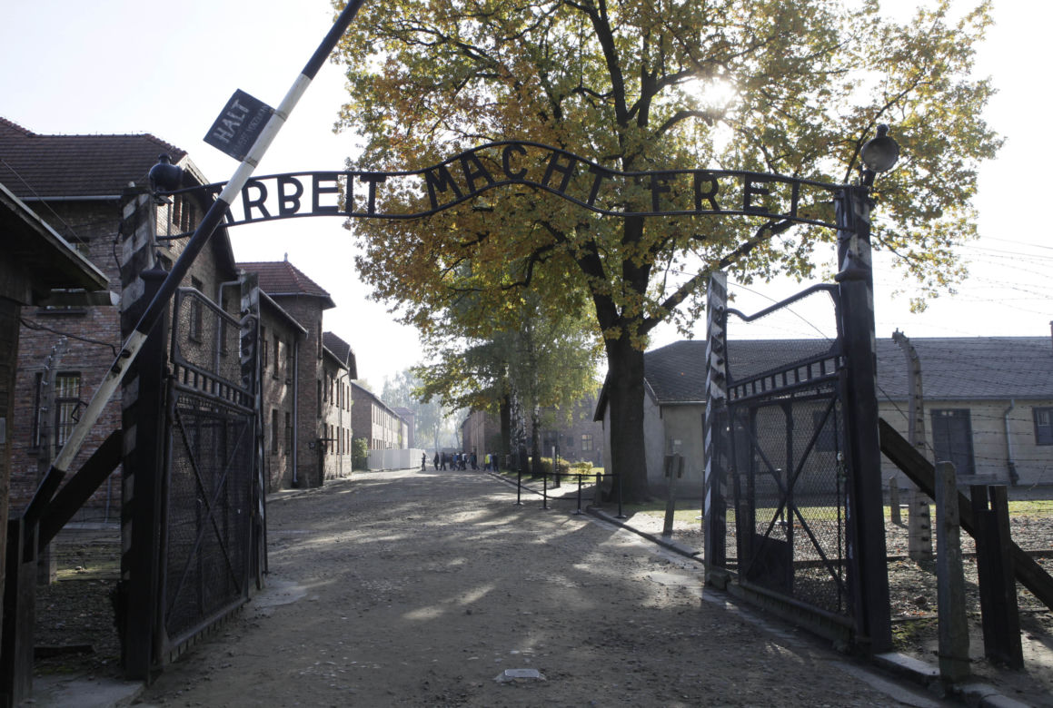 Wstyd mu za Auschwitz