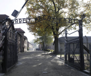 Wstyd mu za Auschwitz