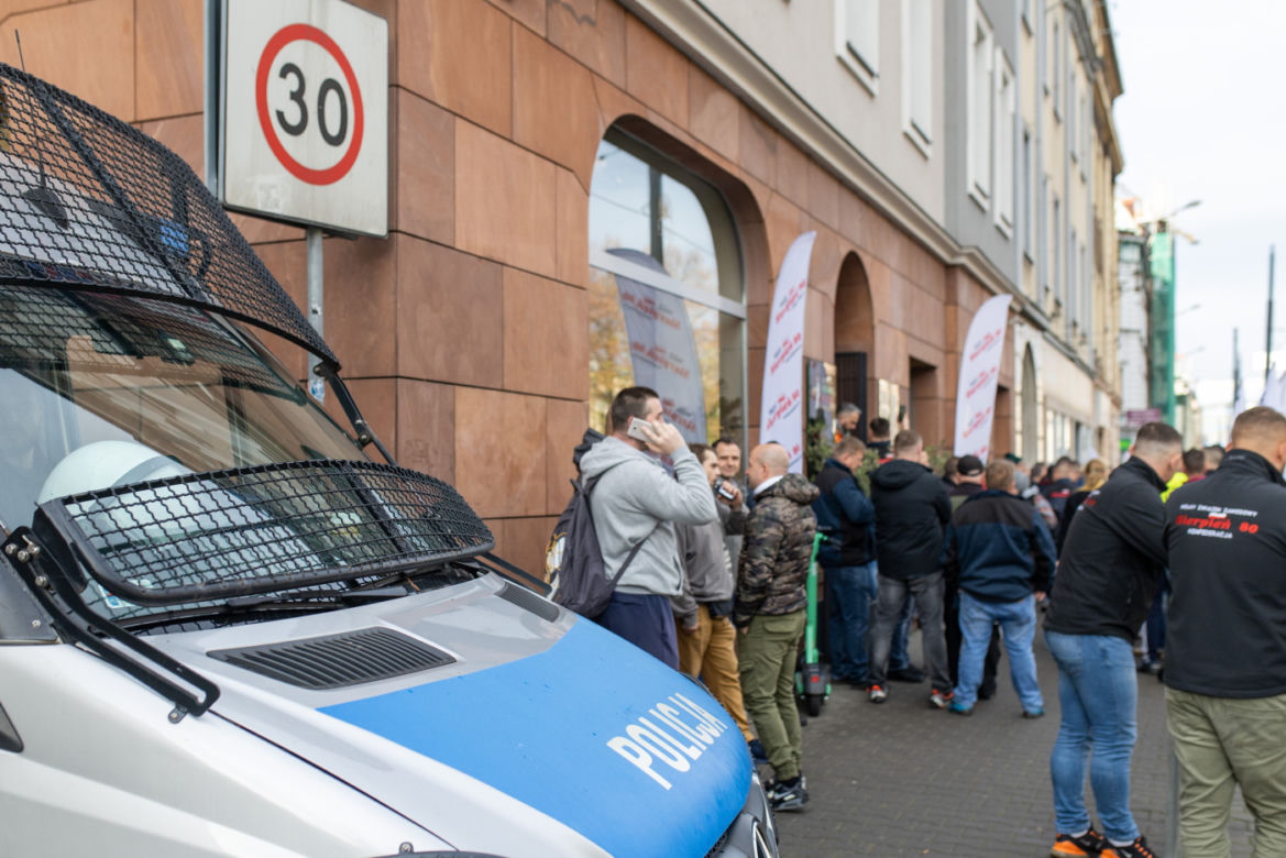 Protest górników pod biurem Morawieckiego w Katowicach. Związkowcy starli się z policją