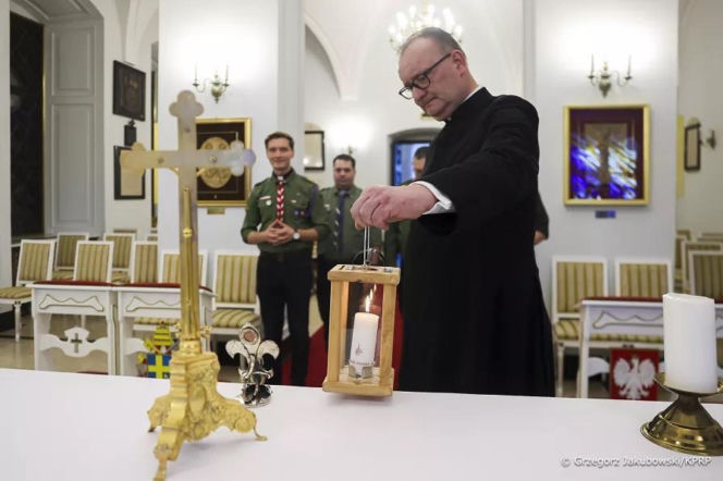 Nawrocki stał obok instrumentu i aż go kusiło! Nie mógł się powtrzymać. Nagranie krąży po sieci