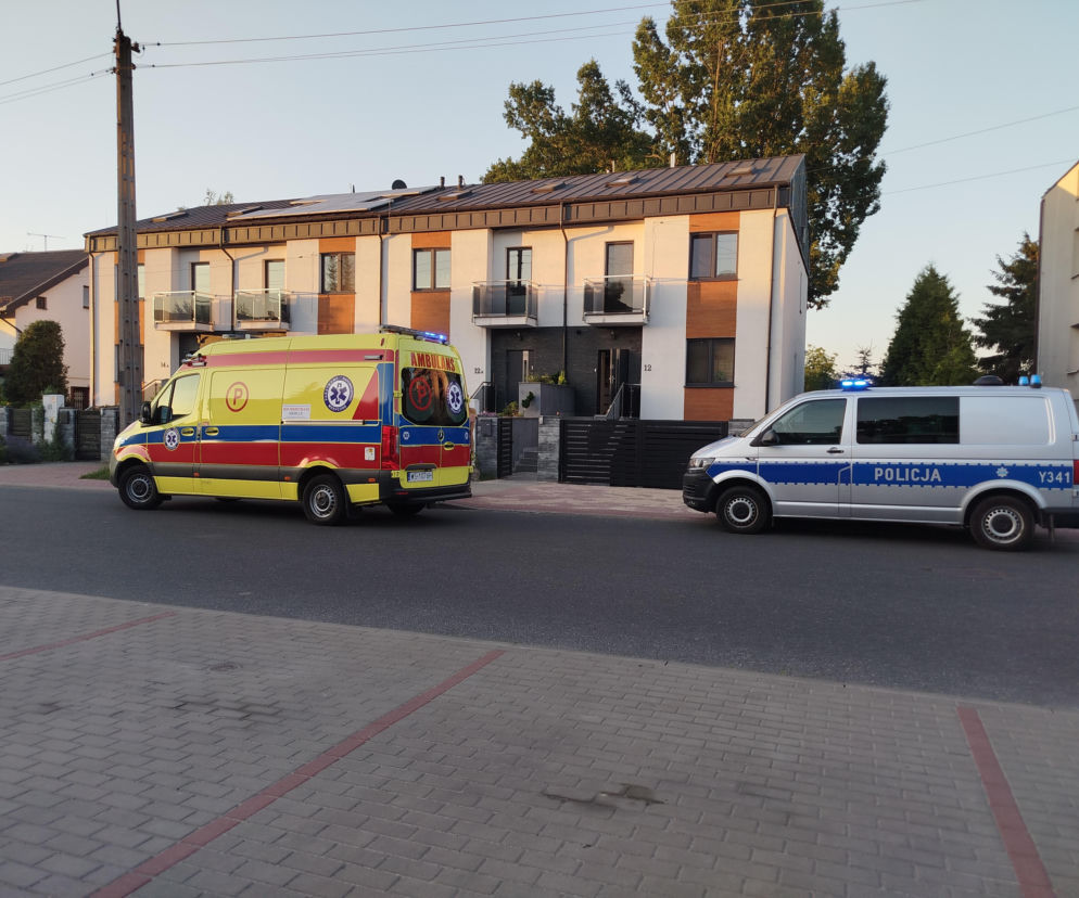 Dziecko wypadło z pierwszego piętra szeregowca przy ul. Chełmońskiego w Siedlcach. Interweniował śmigłowiec LPR