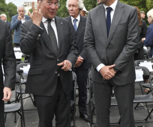 77. rocznica Powstania Warszawskiego. Wanda Traczyk Stawska przy pomniku Poległym Niepokonanym.