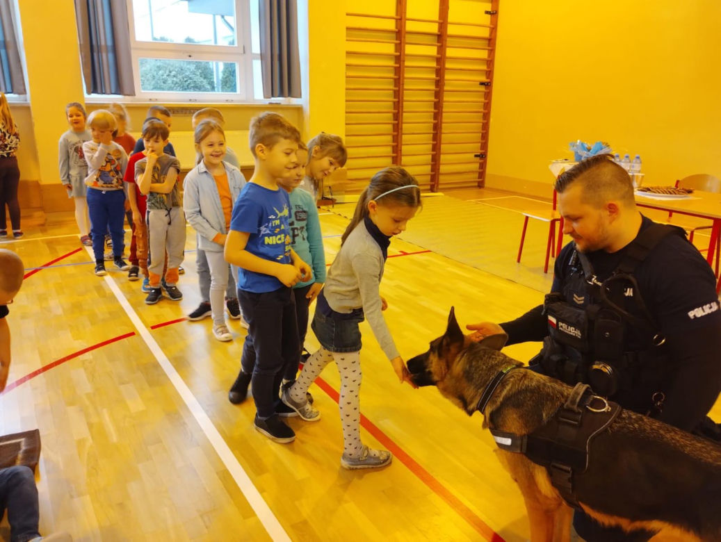 Przedszkolaki i policja