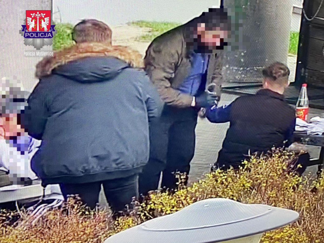 Myślenice. Robił to pod kamerą monitoringu. Po kilku minutach przyjechała policja
