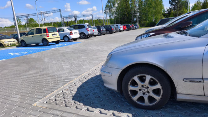 Mandat pod sklepem. UOKiK sprawdza parkingi przy marketach