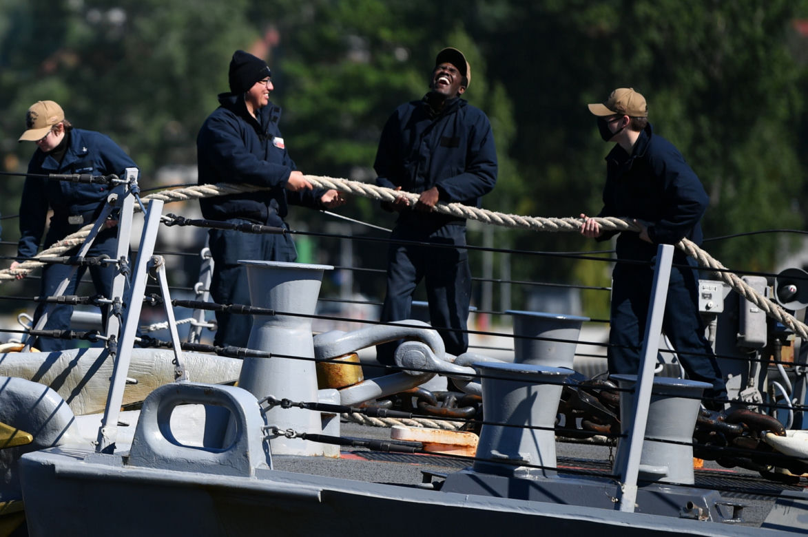 Amerykański niszczyciel rakietowy USS Gravely zacumował przy Nabrzeżu Francuskim portu w Gdyni