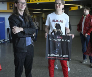 Alicja Szemplińska z fanami na lotnisku przed Eurowizją 2026