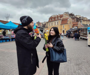 ESKA Lublin rozdawała żonkile na wiosnę