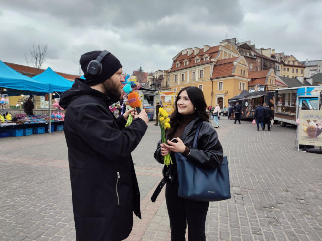 ESKA Lublin rozdawała żonkile na wiosnę