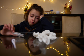 Ciągły katar i kaszel u dziecka zimą? Winowajcą może być zatrucie tym, co wdycha