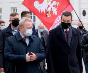 Mateusz Morawiecki. Premier w izolacji