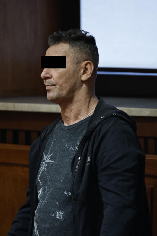 „Sztuczną szczękę wepchnięto jej do gardła”. Przerażające ustalenia. W mieszkaniu w Warszawie znaleziono cztery ciała
