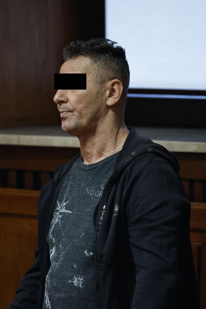 „Sztuczną szczękę wepchnięto jej do gardła”. Przerażające ustalenia. W mieszkaniu w Warszawie znaleziono cztery ciała