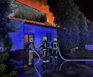 Pożar hal produkcyjnych w Bramkach