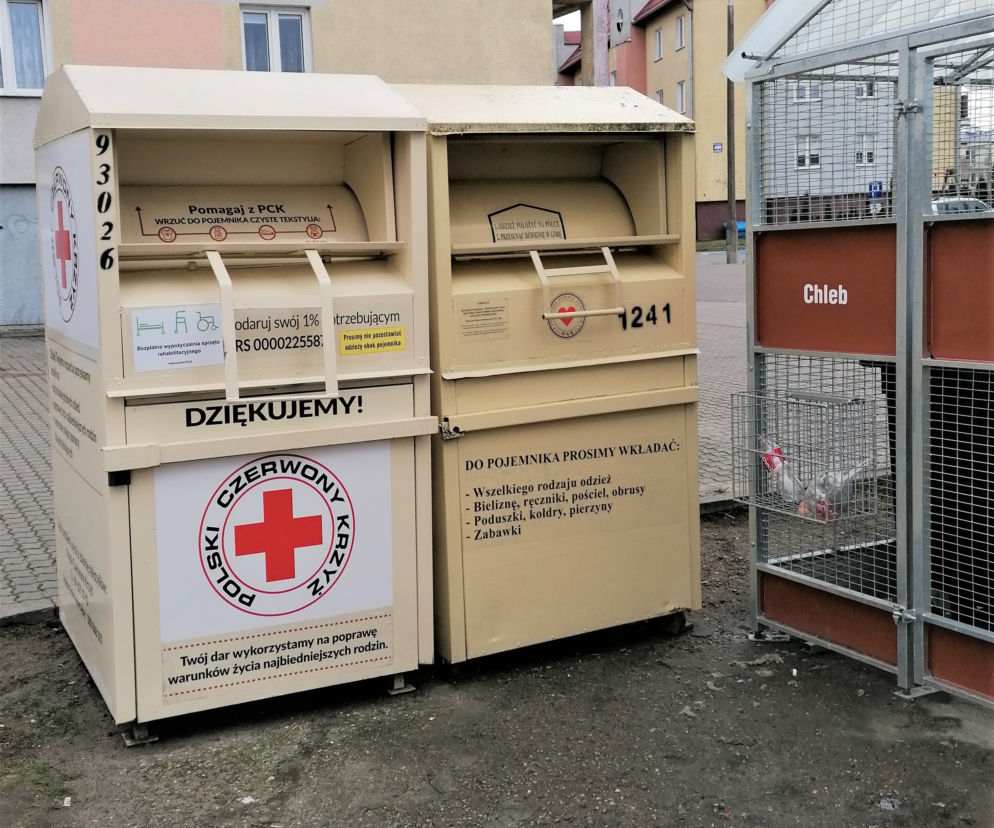 Kontenery PCK na ubrania, używaną odzież