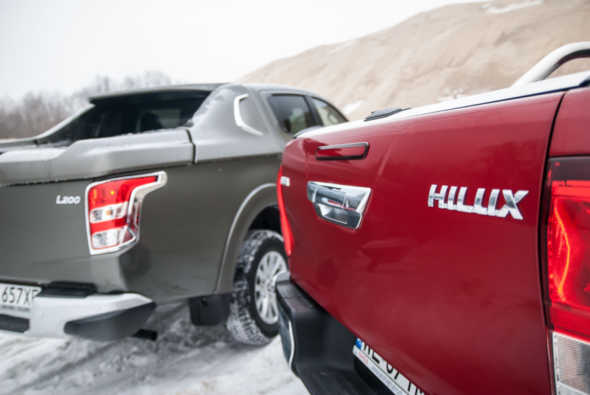 Toyota Hilux SR5 2.4 D-4D Mitsubishi L200 2.4 DID Instyle